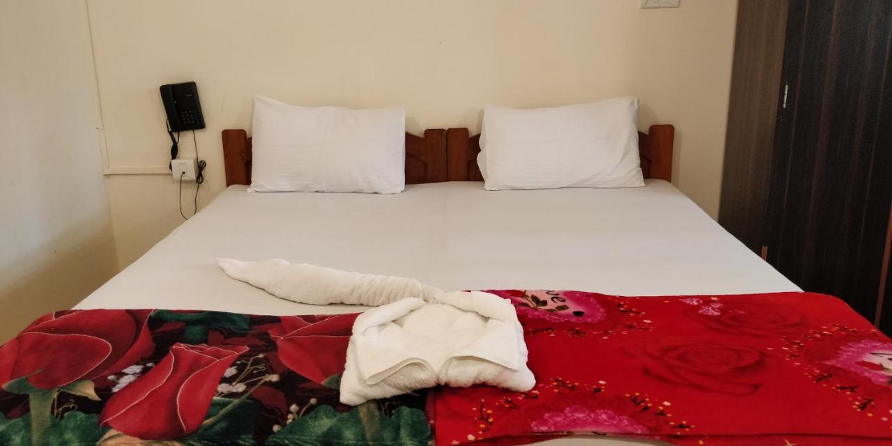 Dom'S Inn Calangute Bagian luar foto