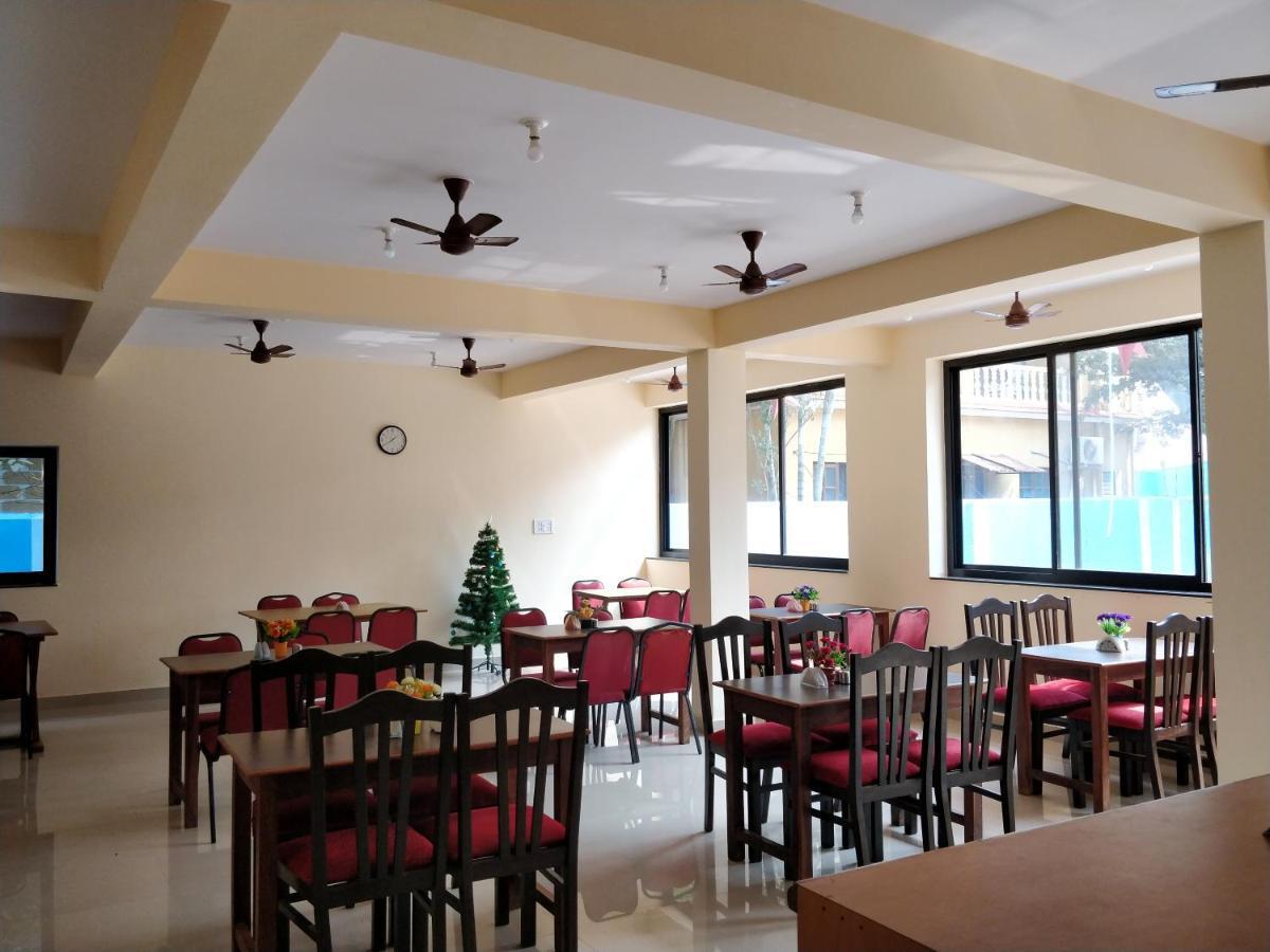 Dom'S Inn Calangute Bagian luar foto