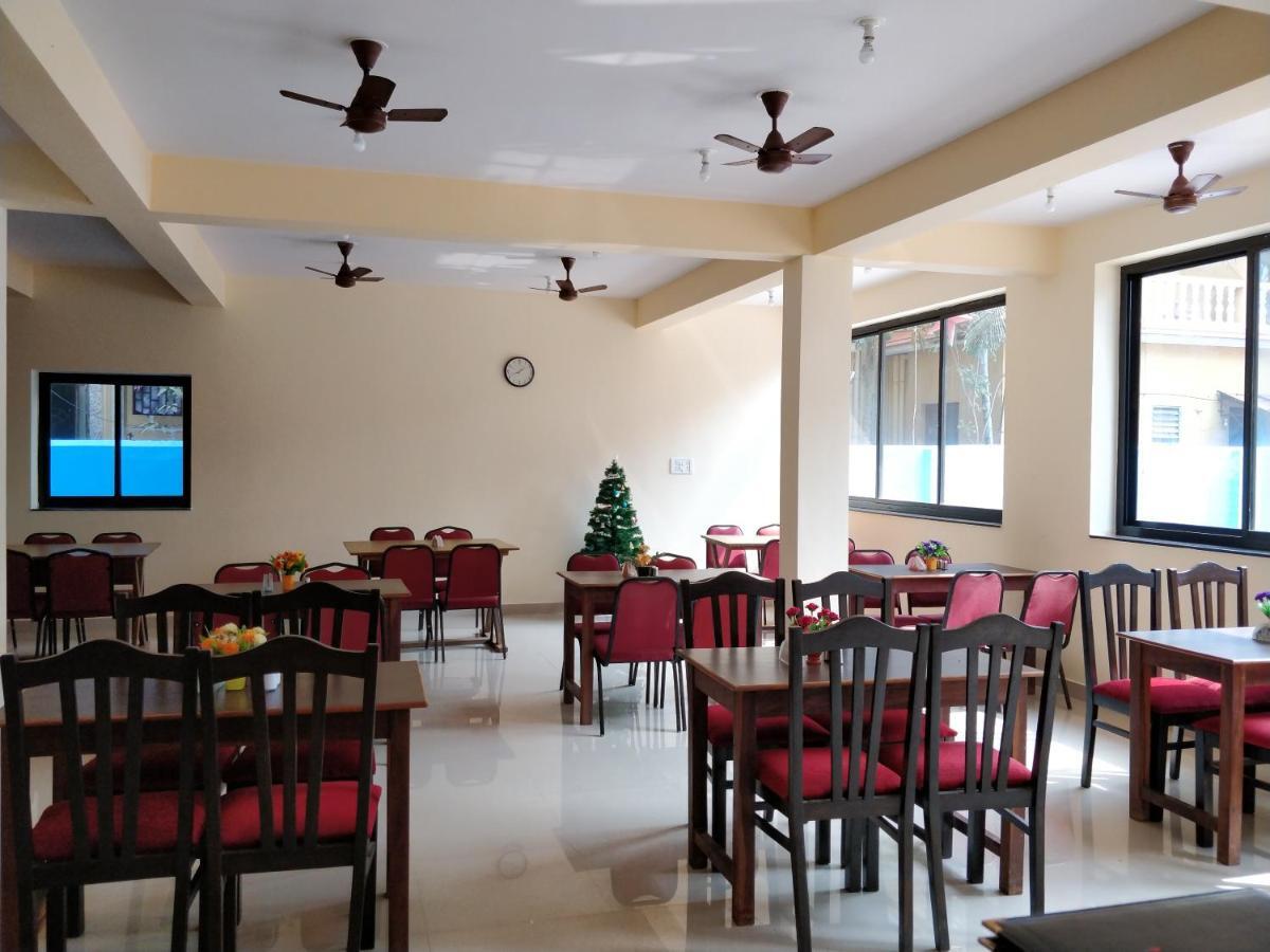 Dom'S Inn Calangute Bagian luar foto