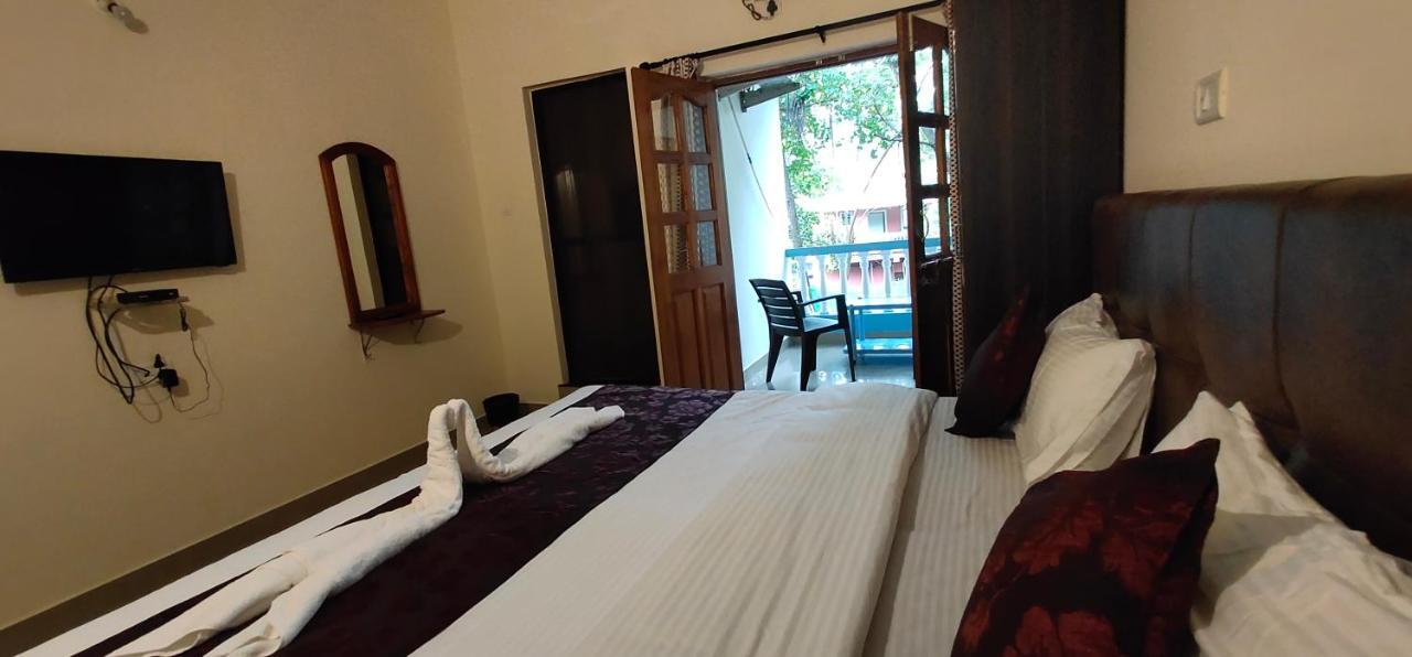 Dom'S Inn Calangute Bagian luar foto