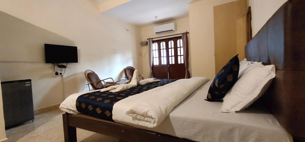 Dom'S Inn Calangute Bagian luar foto