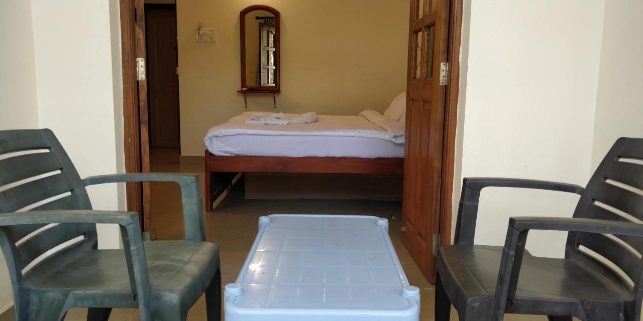 Dom'S Inn Calangute Bagian luar foto